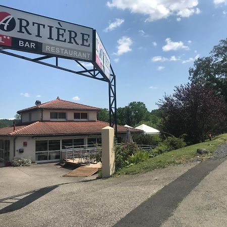 Hôtel Restaurant L'Artière Ceyrat Esterno foto