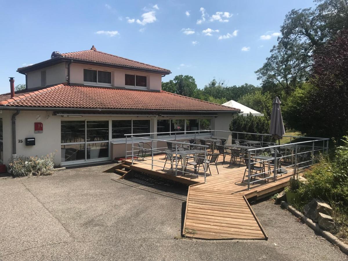 Hôtel Restaurant L'Artière Ceyrat Esterno foto