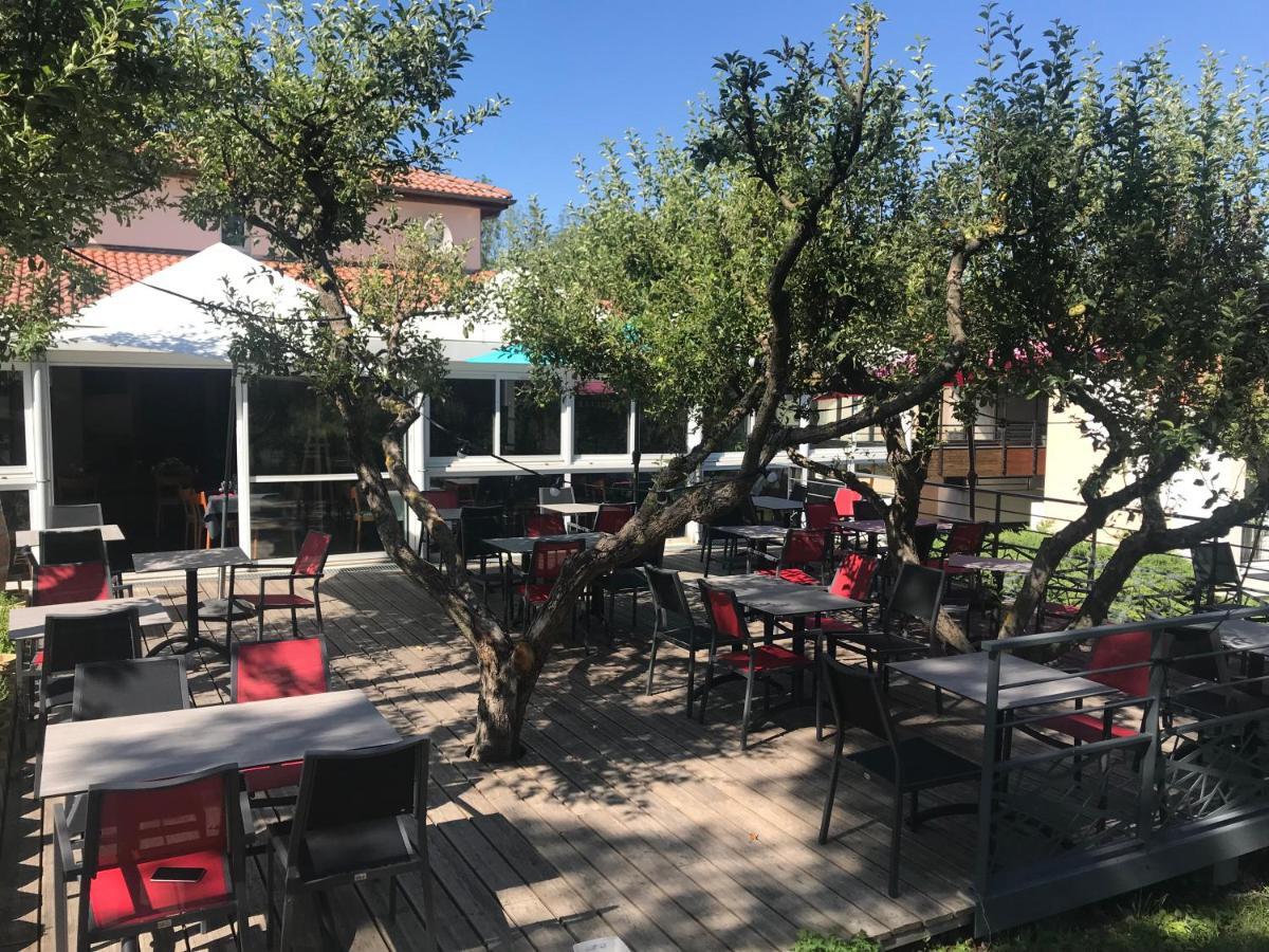 Hôtel Restaurant L'Artière Ceyrat Esterno foto